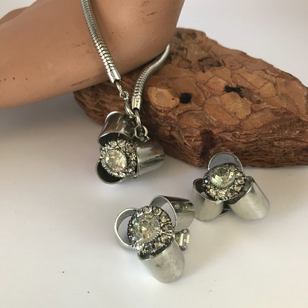 Germany Made Vintage Chunky Charmbracelet With Clip On Earrings.